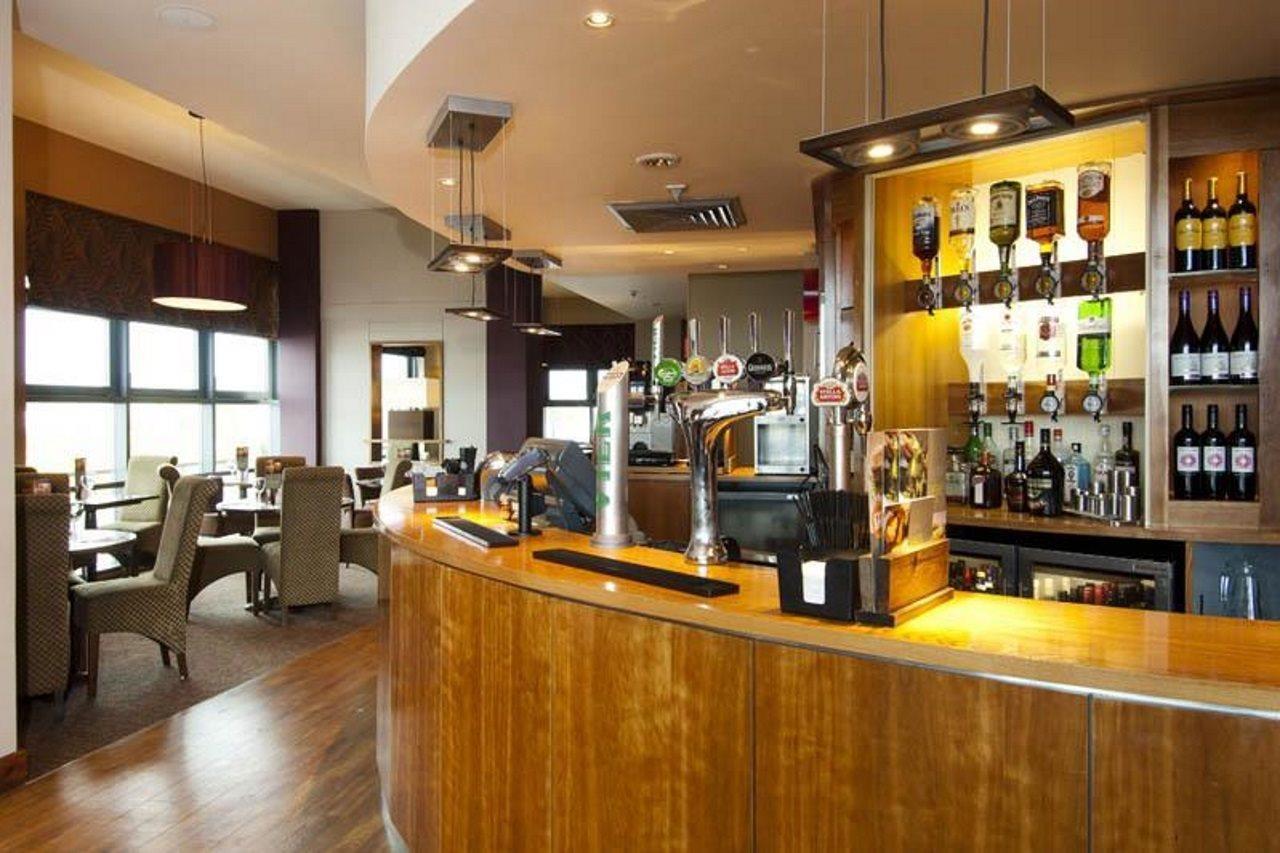 Premier Inn London Wimbledon South Exterior foto