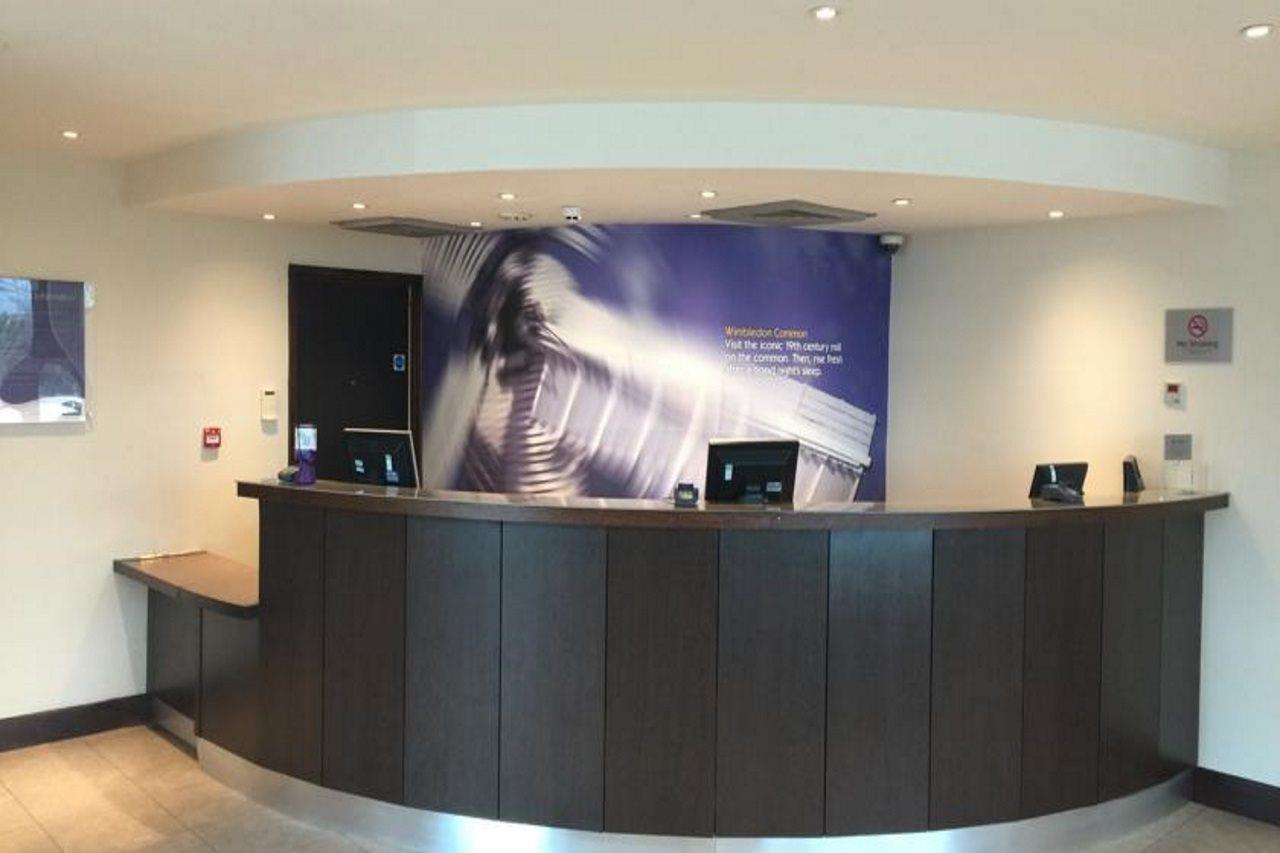 Premier Inn London Wimbledon South Exterior foto